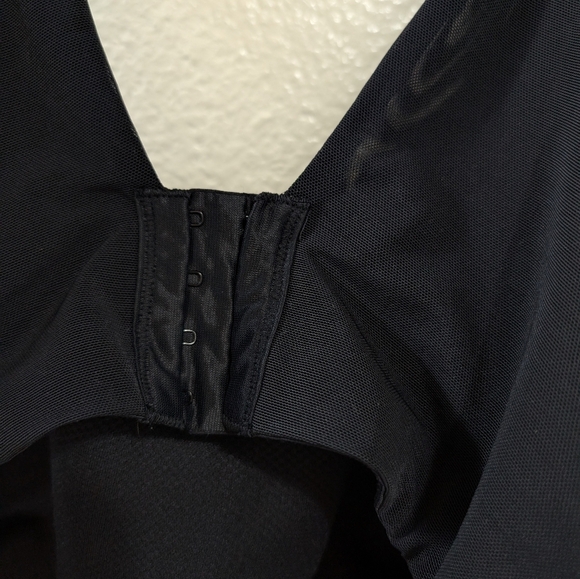 Livi Active Sports Bra Molded No Wire Black 44G Plus Size - Picture 2 of 5